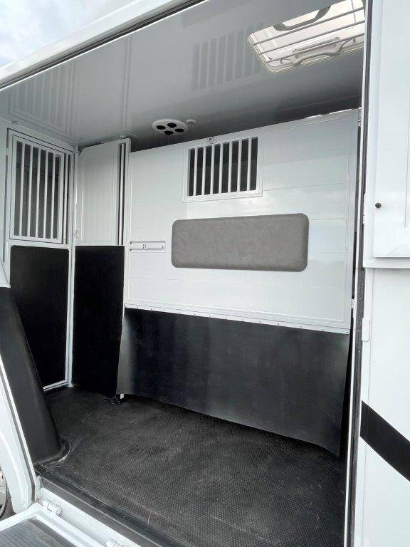 Kleine paardenvrachtwagen (B rijbewijs) Renault Master 2023 Nieuw