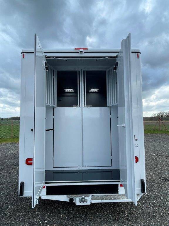 Kleine paardenvrachtwagen (B rijbewijs) Renault Master 2023 Nieuw