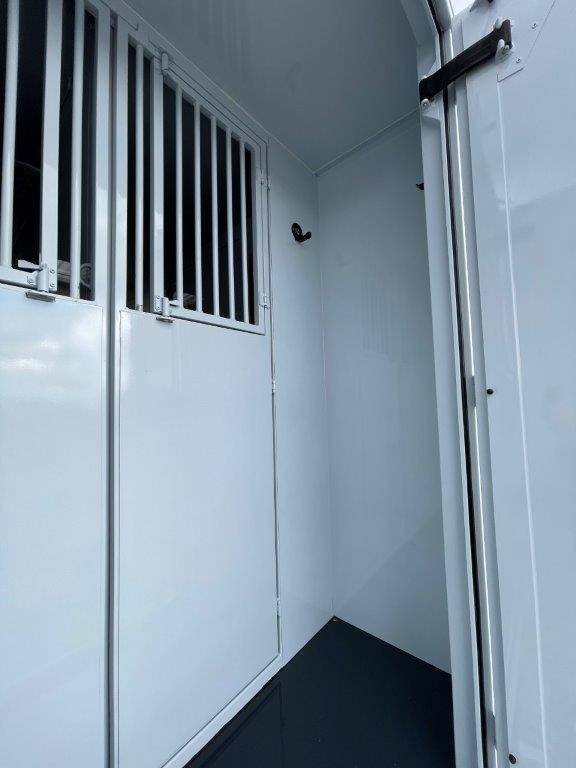 Kleine paardenvrachtwagen (B rijbewijs) Renault Master 2023 Nieuw