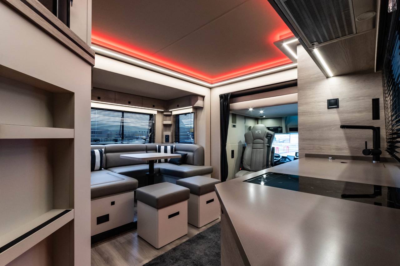 Zware paardenvrachtwagen (groot rijbewijs) Krismar Professionnelle / Exclusive 2023 Nieuw