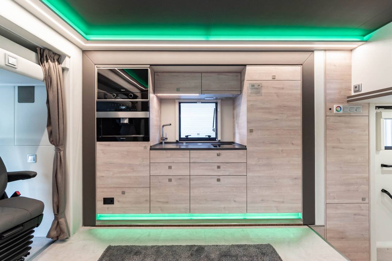 Zware paardenvrachtwagen (groot rijbewijs) Krismar Professionnelle / Exclusive 2023 Nieuw