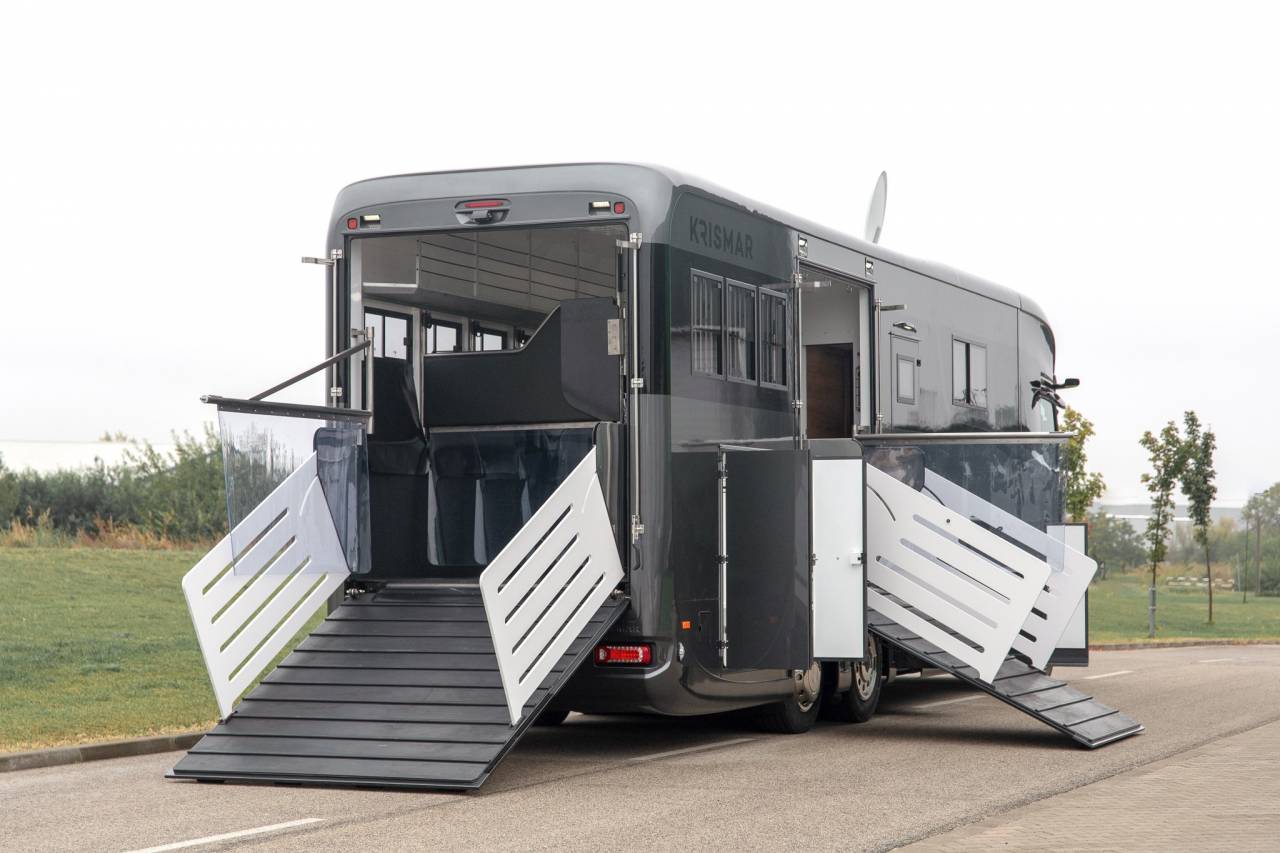 Zware paardenvrachtwagen (groot rijbewijs) Krismar Professionnelle / Exclusive 2023 Nieuw