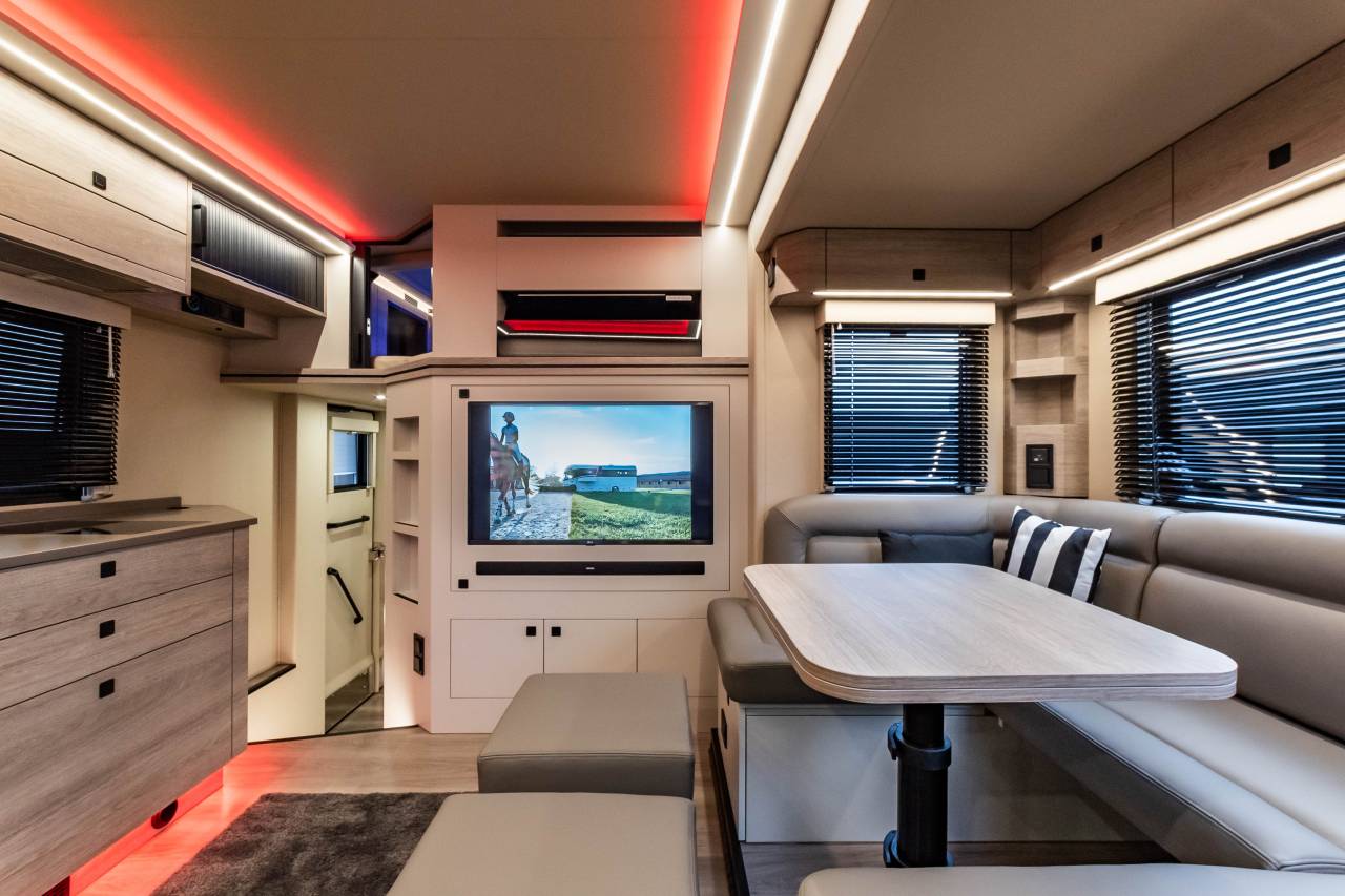 Zware paardenvrachtwagen (groot rijbewijs) Krismar Professionnelle / Exclusive 2023 Nieuw