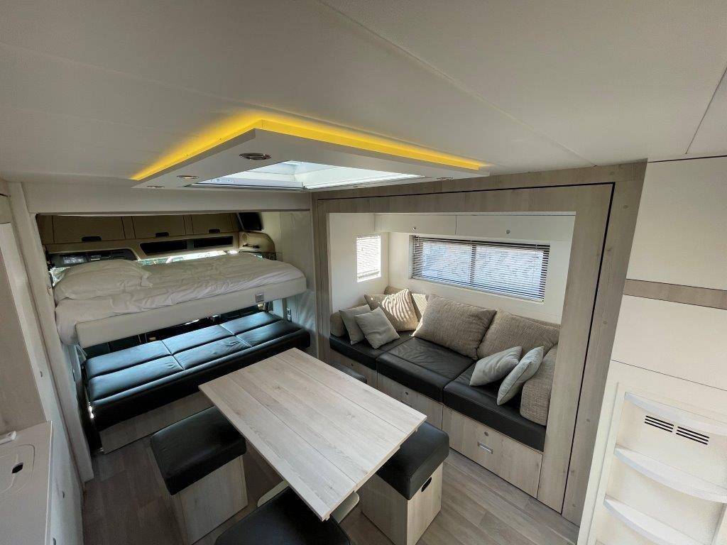 Zware paardenvrachtwagen (groot rijbewijs) STX MERCEDES 2018 Tweedehands