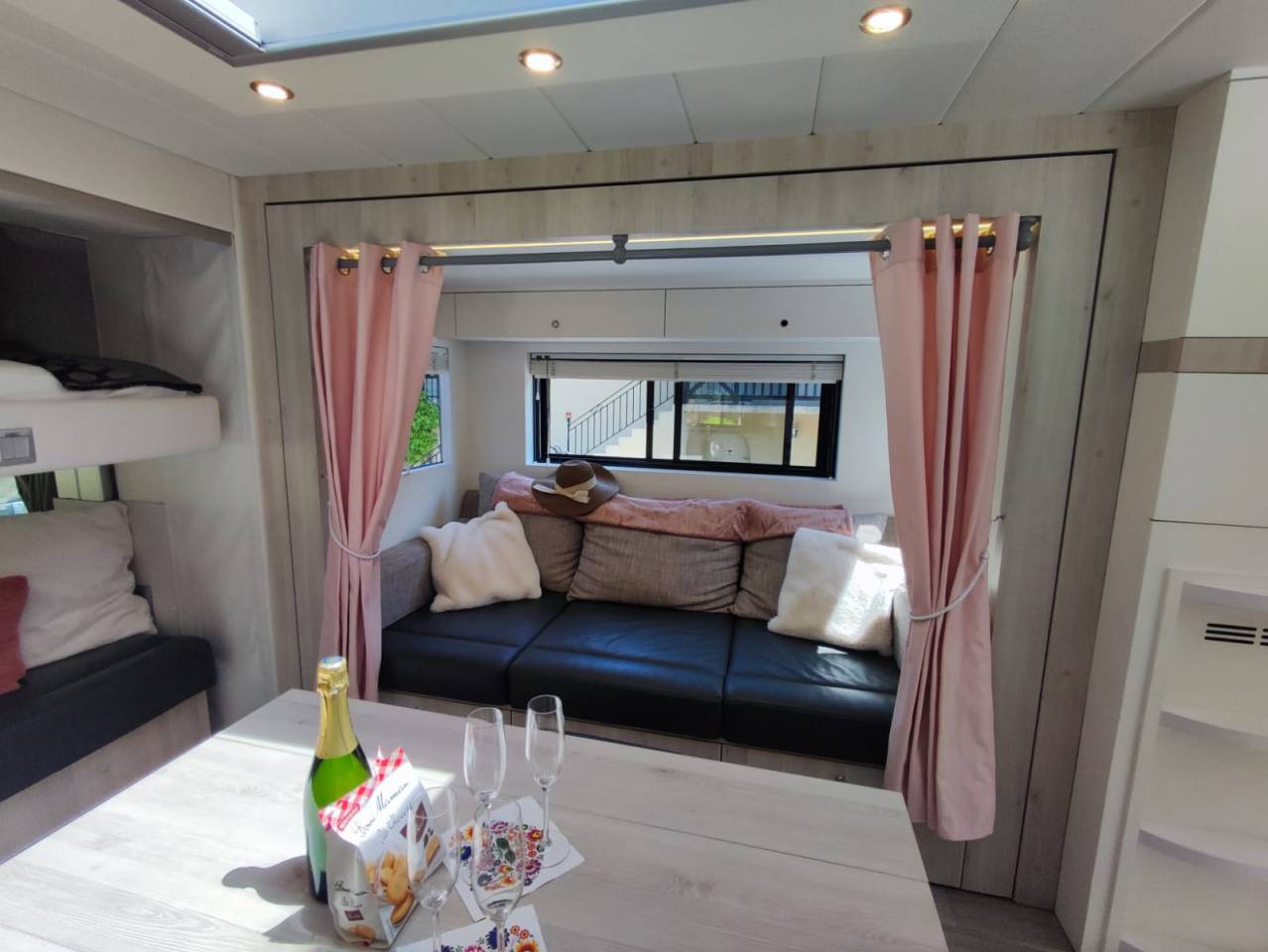 Zware paardenvrachtwagen (groot rijbewijs) STX MERCEDES 2018 Tweedehands