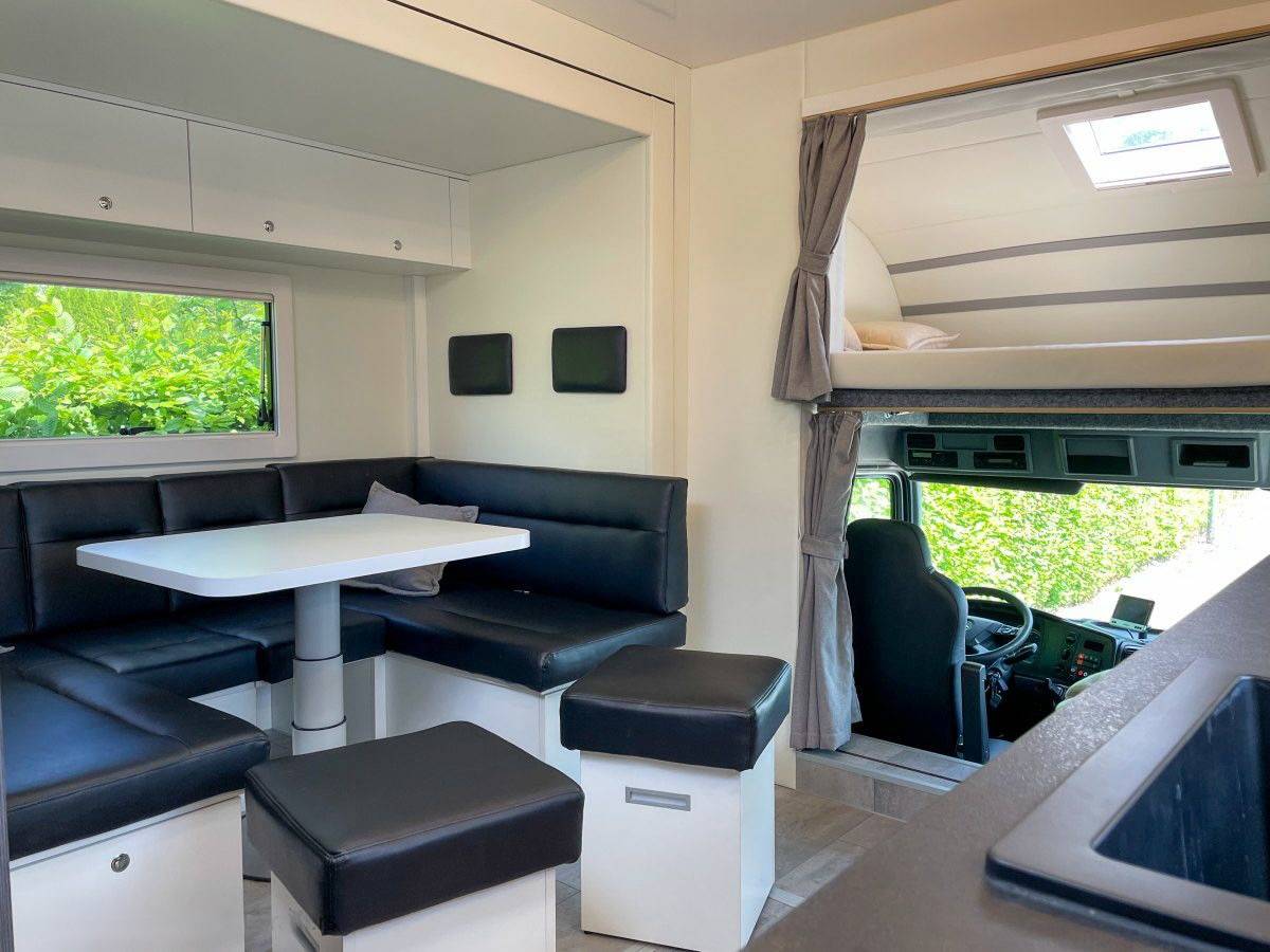 Zware paardenvrachtwagen (groot rijbewijs) Mercedes MERCEDES-BENZ 0 Tweedehands