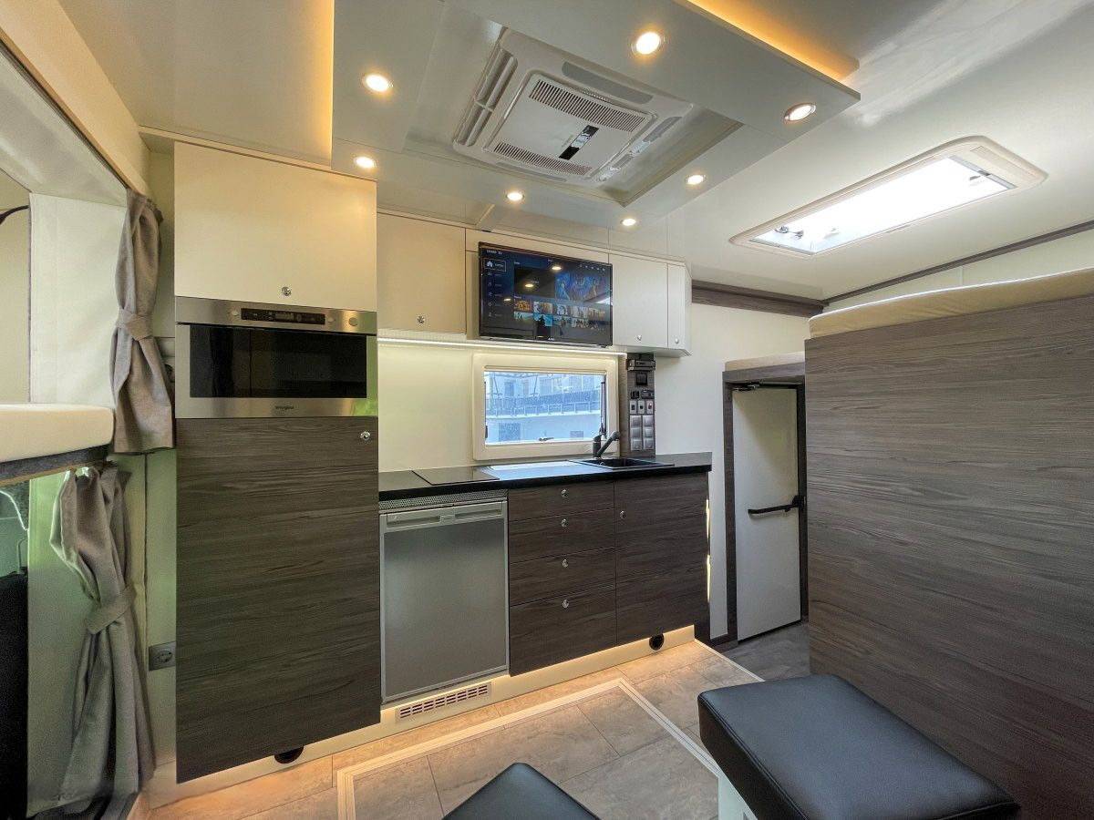 Zware paardenvrachtwagen (groot rijbewijs) Mercedes MERCEDES-BENZ 0 Tweedehands