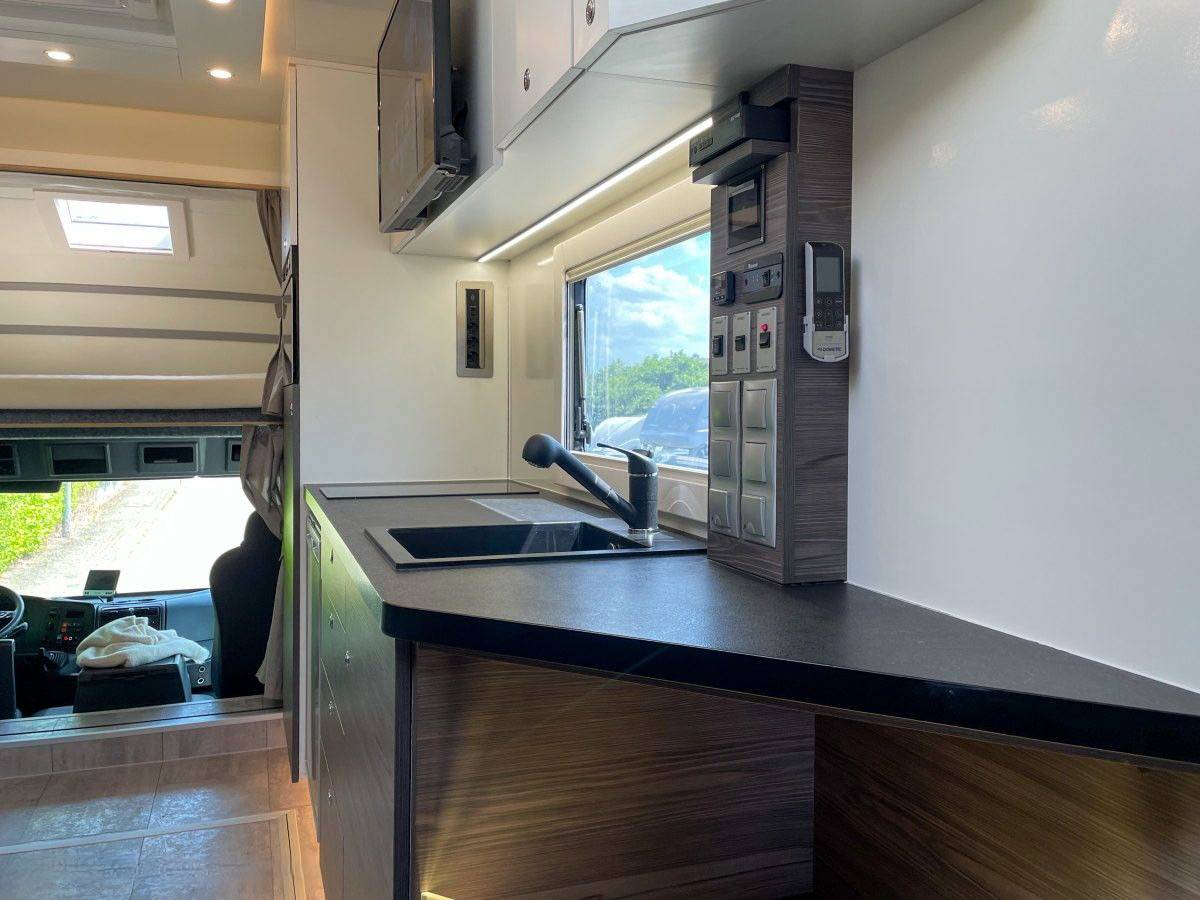 Zware paardenvrachtwagen (groot rijbewijs) Mercedes MERCEDES-BENZ 0 Tweedehands