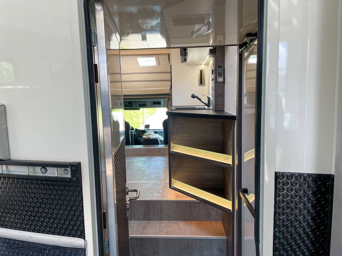 Zware paardenvrachtwagen (groot rijbewijs) Mercedes MERCEDES-BENZ 0 Tweedehands