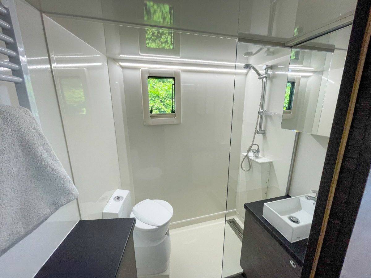 Zware paardenvrachtwagen (groot rijbewijs) Mercedes MERCEDES-BENZ 0 Tweedehands