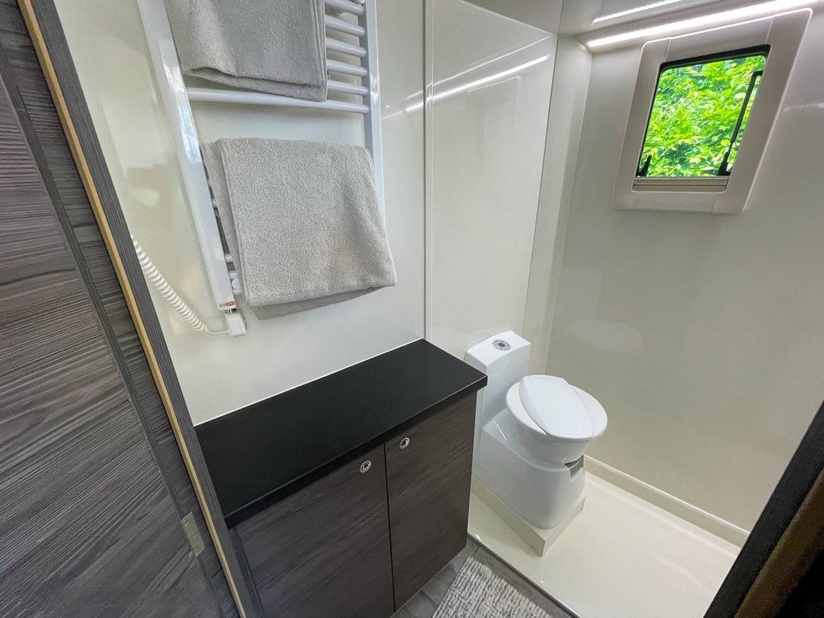 Zware paardenvrachtwagen (groot rijbewijs) Mercedes MERCEDES-BENZ 0 Tweedehands