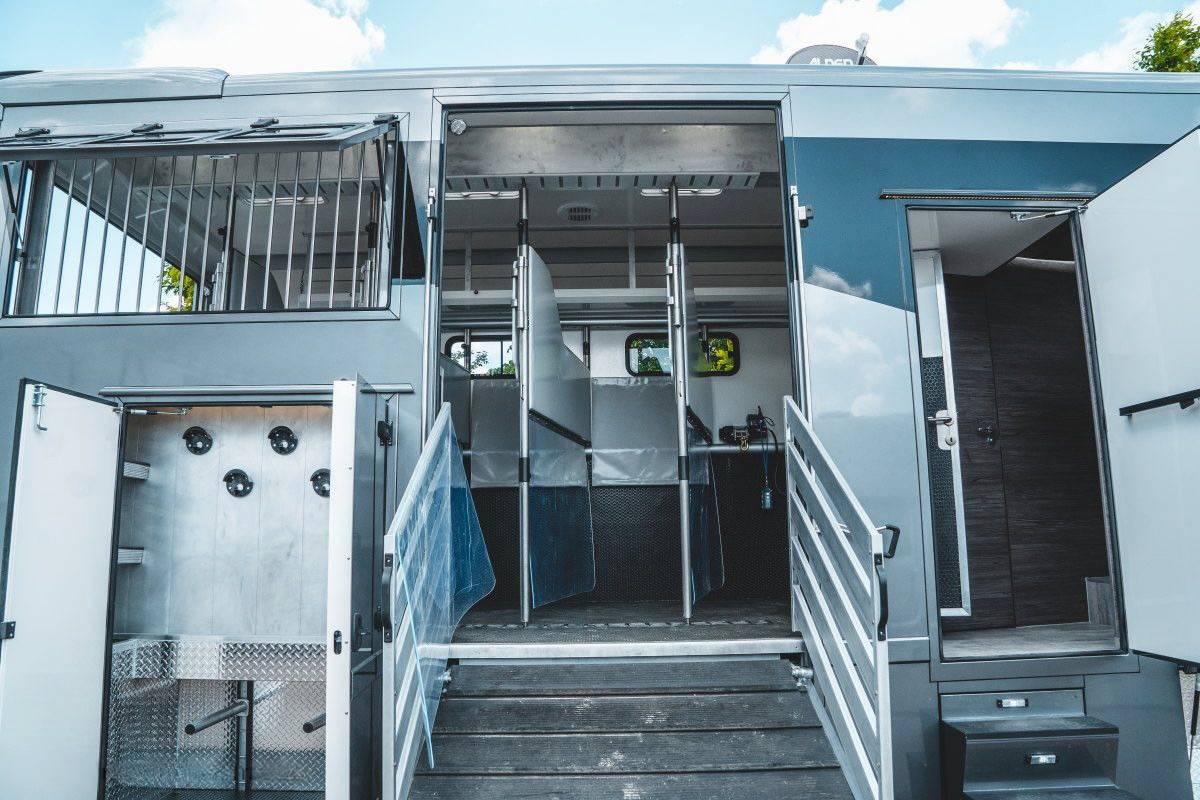 Zware paardenvrachtwagen (groot rijbewijs) Mercedes MERCEDES-BENZ 0 Tweedehands