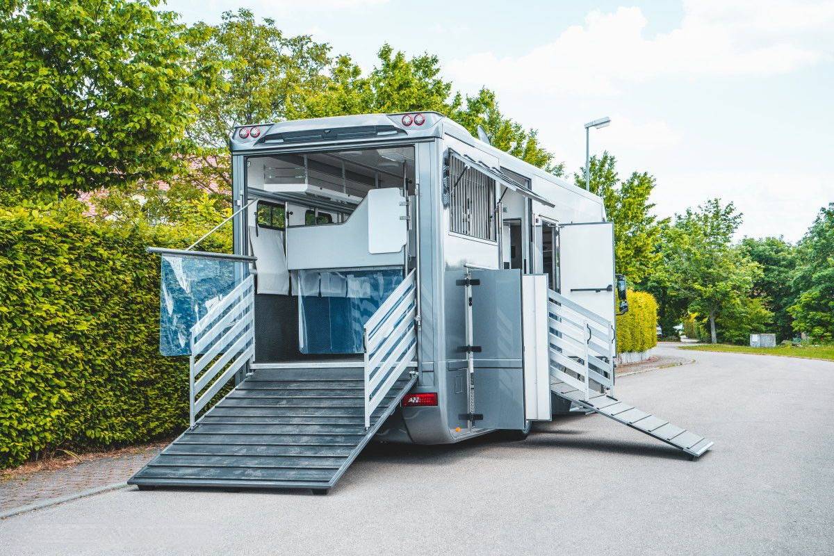 Zware paardenvrachtwagen (groot rijbewijs) Mercedes MERCEDES-BENZ 0 Tweedehands