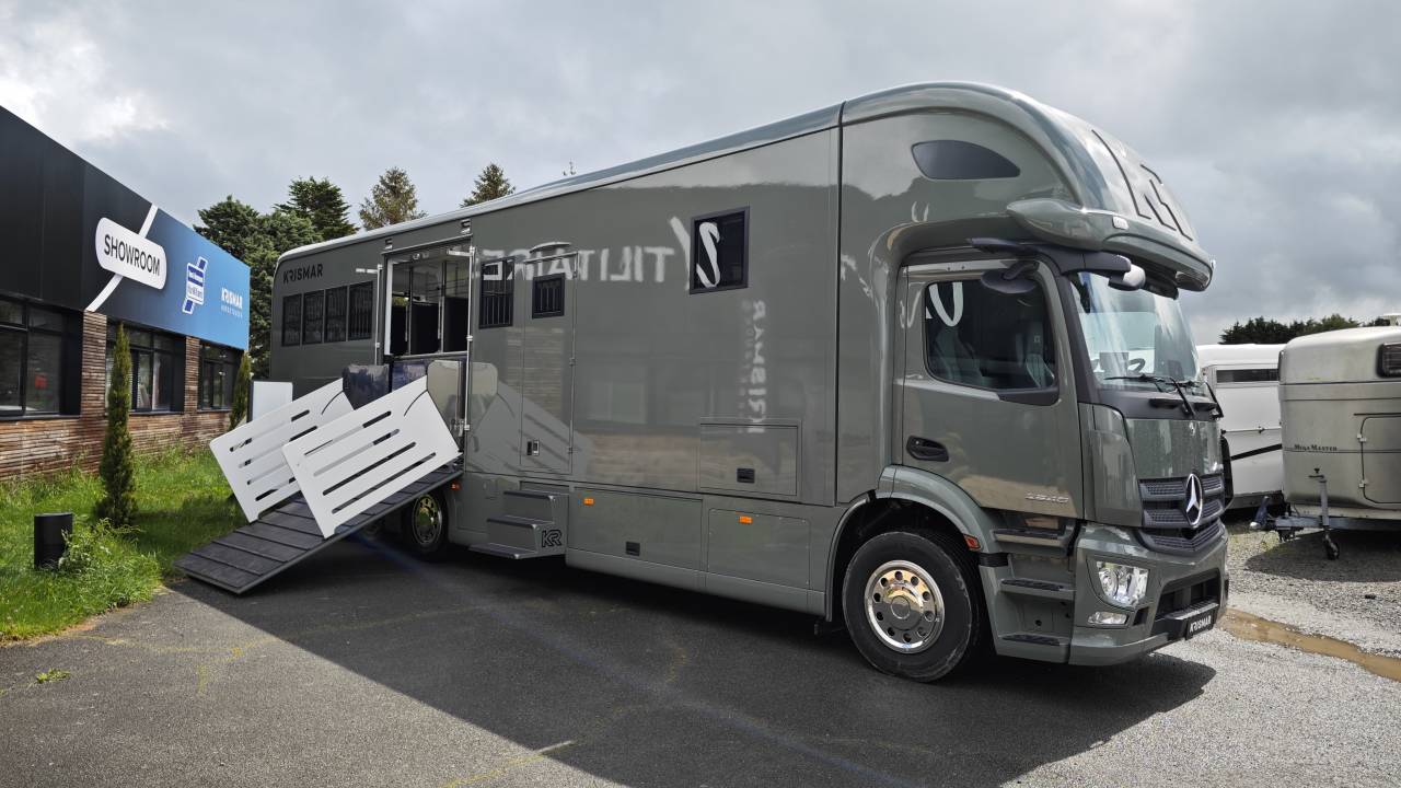 Zware paardenvrachtwagen (groot rijbewijs) Mercedes Classicspace 2640 2024 Nieuw
