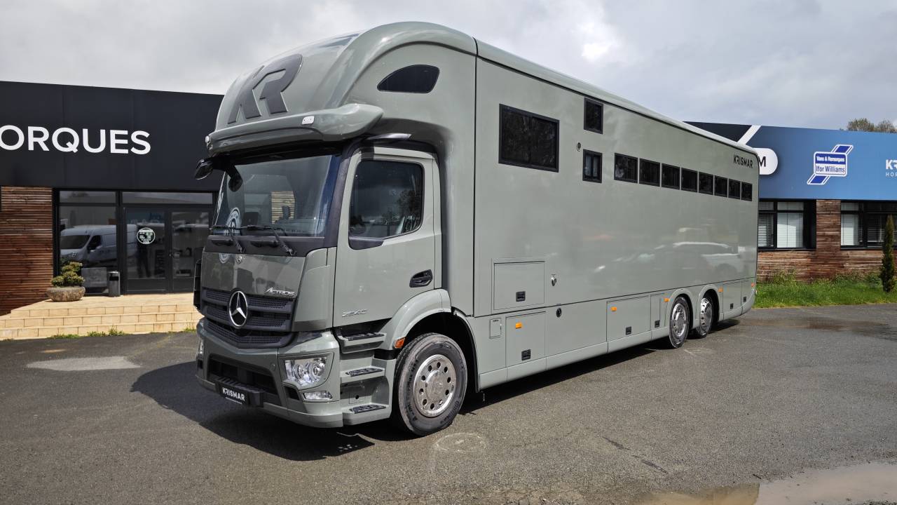 Zware paardenvrachtwagen (groot rijbewijs) Mercedes Classicspace 2640 2024 Nieuw