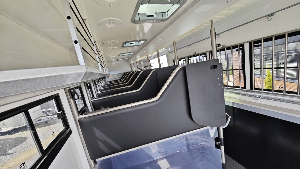 Zware paardenvrachtwagen (groot rijbewijs) Mercedes Classicspace 2640 2024 Nieuw