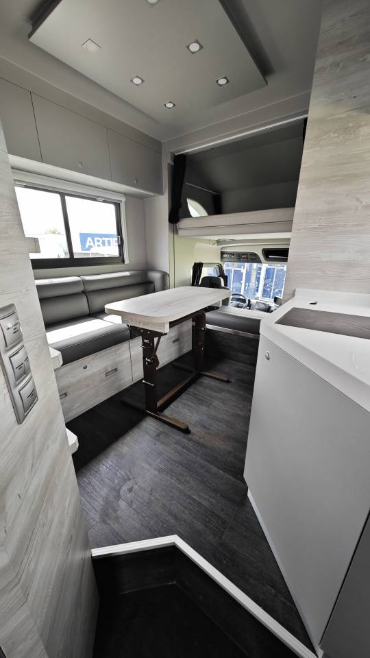 Zware paardenvrachtwagen (groot rijbewijs) Mercedes Classicspace 2640 2024 Nieuw