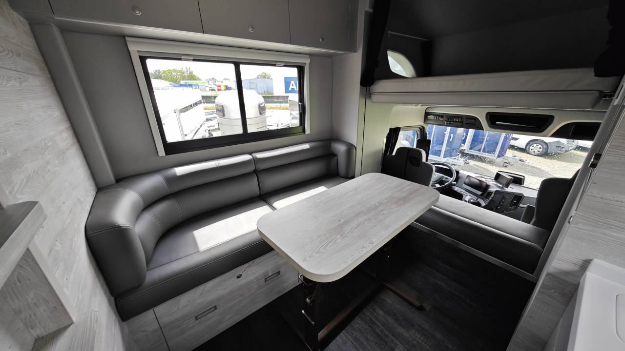 Zware paardenvrachtwagen (groot rijbewijs) Mercedes Classicspace 2640 2024 Nieuw