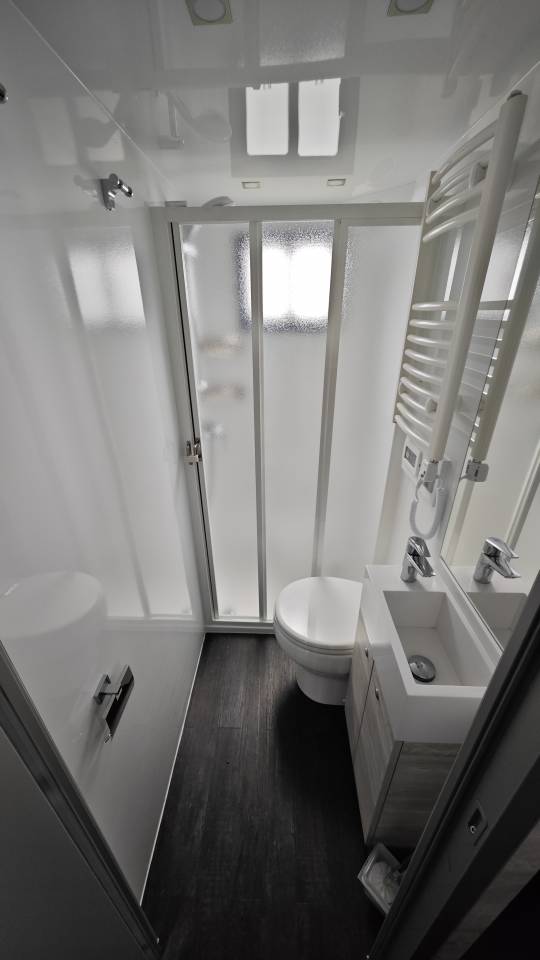 Zware paardenvrachtwagen (groot rijbewijs) Mercedes Classicspace 2640 2024 Nieuw