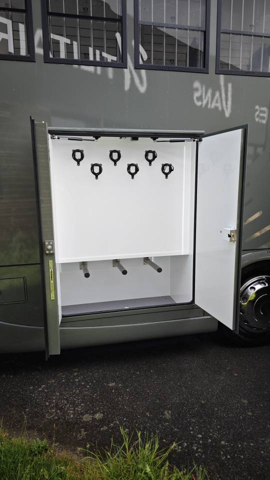 Zware paardenvrachtwagen (groot rijbewijs) Mercedes Classicspace 2640 2024 Nieuw