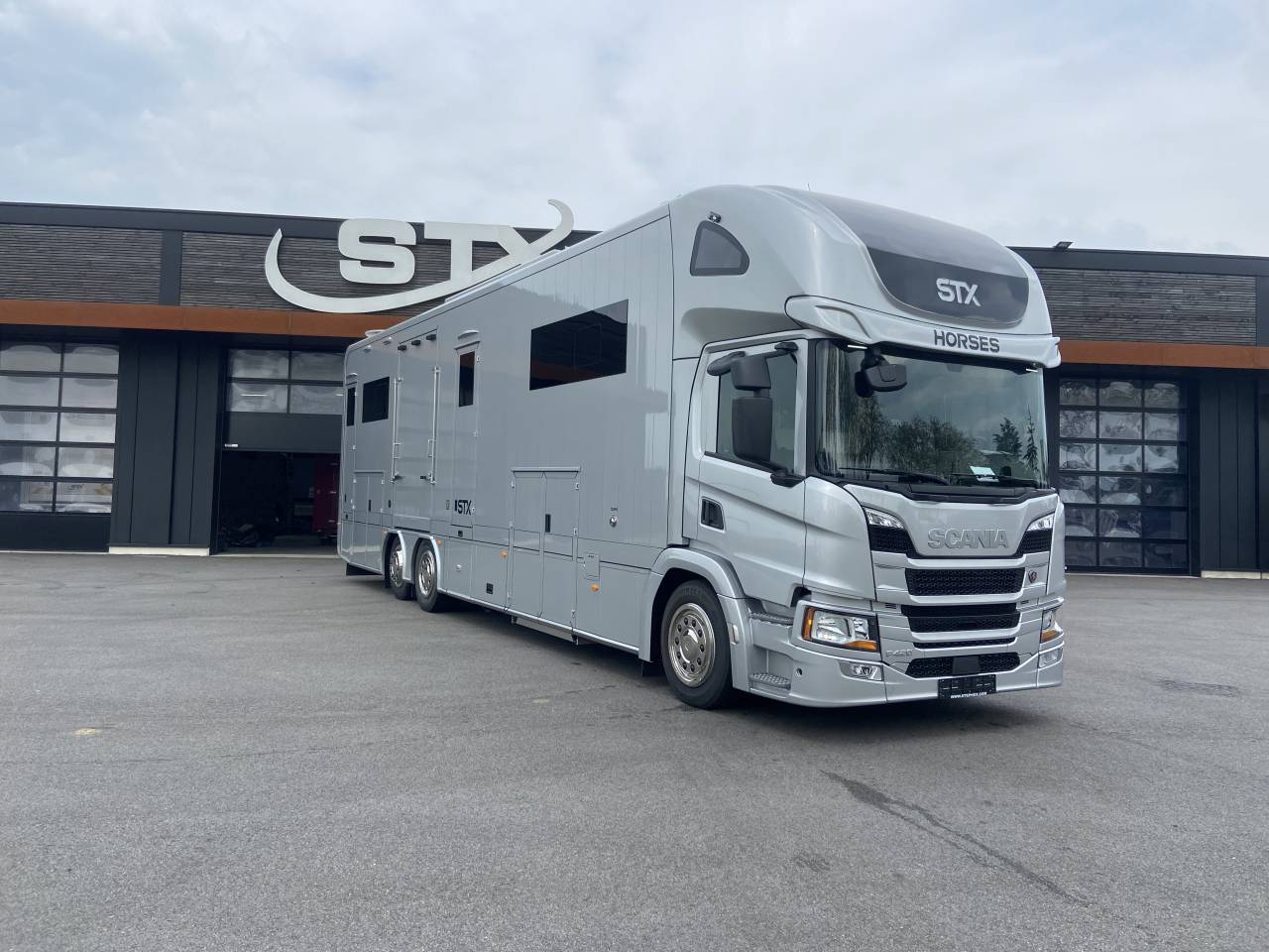 Zware paardenvrachtwagen (groot rijbewijs) STX  2025 Nieuw