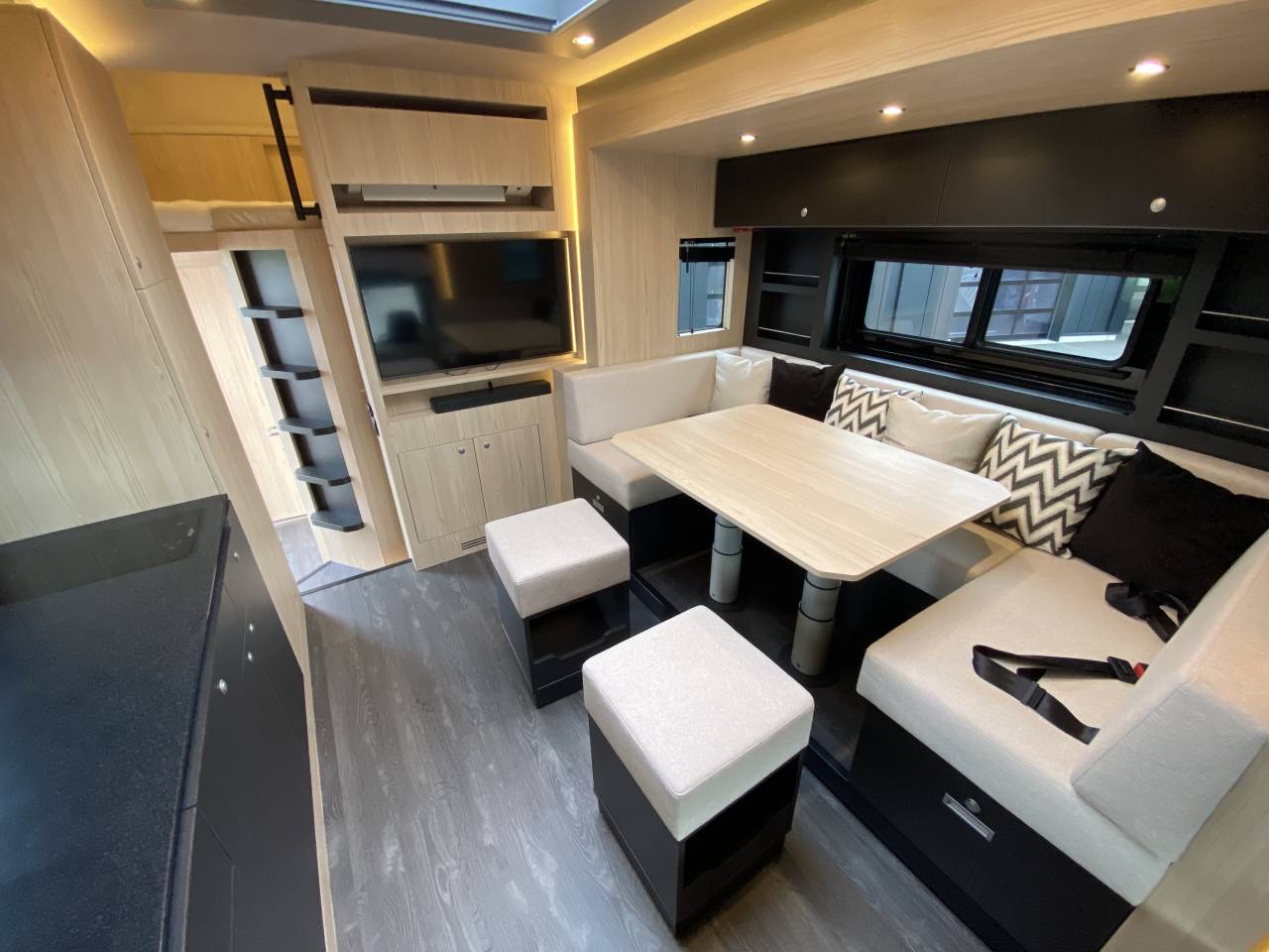 Zware paardenvrachtwagen (groot rijbewijs) STX  2025 Nieuw