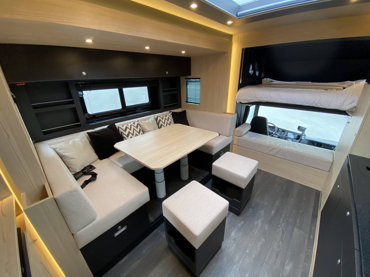 Zware paardenvrachtwagen (groot rijbewijs) STX  2025 Nieuw