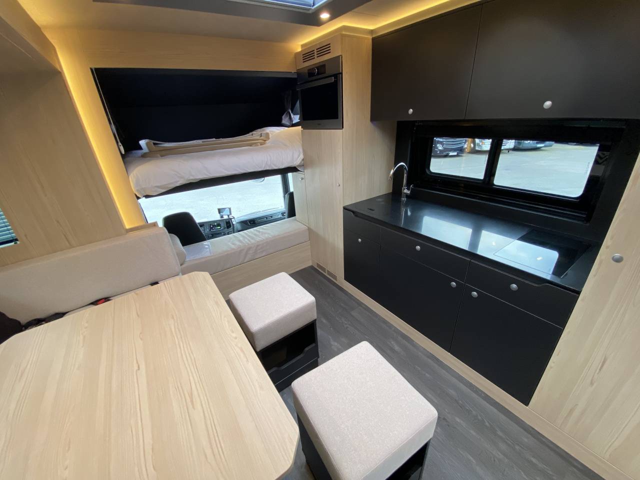 Zware paardenvrachtwagen (groot rijbewijs) STX  2025 Nieuw