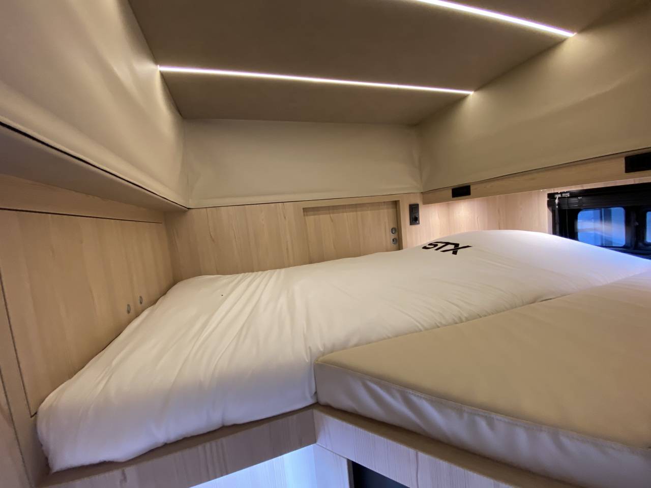 Zware paardenvrachtwagen (groot rijbewijs) STX  2025 Nieuw