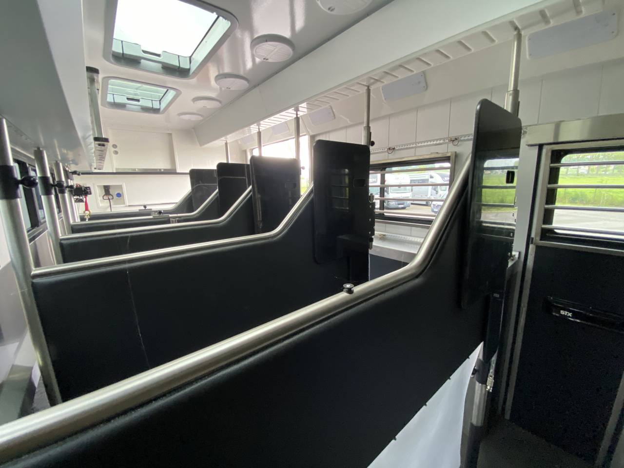 Zware paardenvrachtwagen (groot rijbewijs) STX  2025 Nieuw