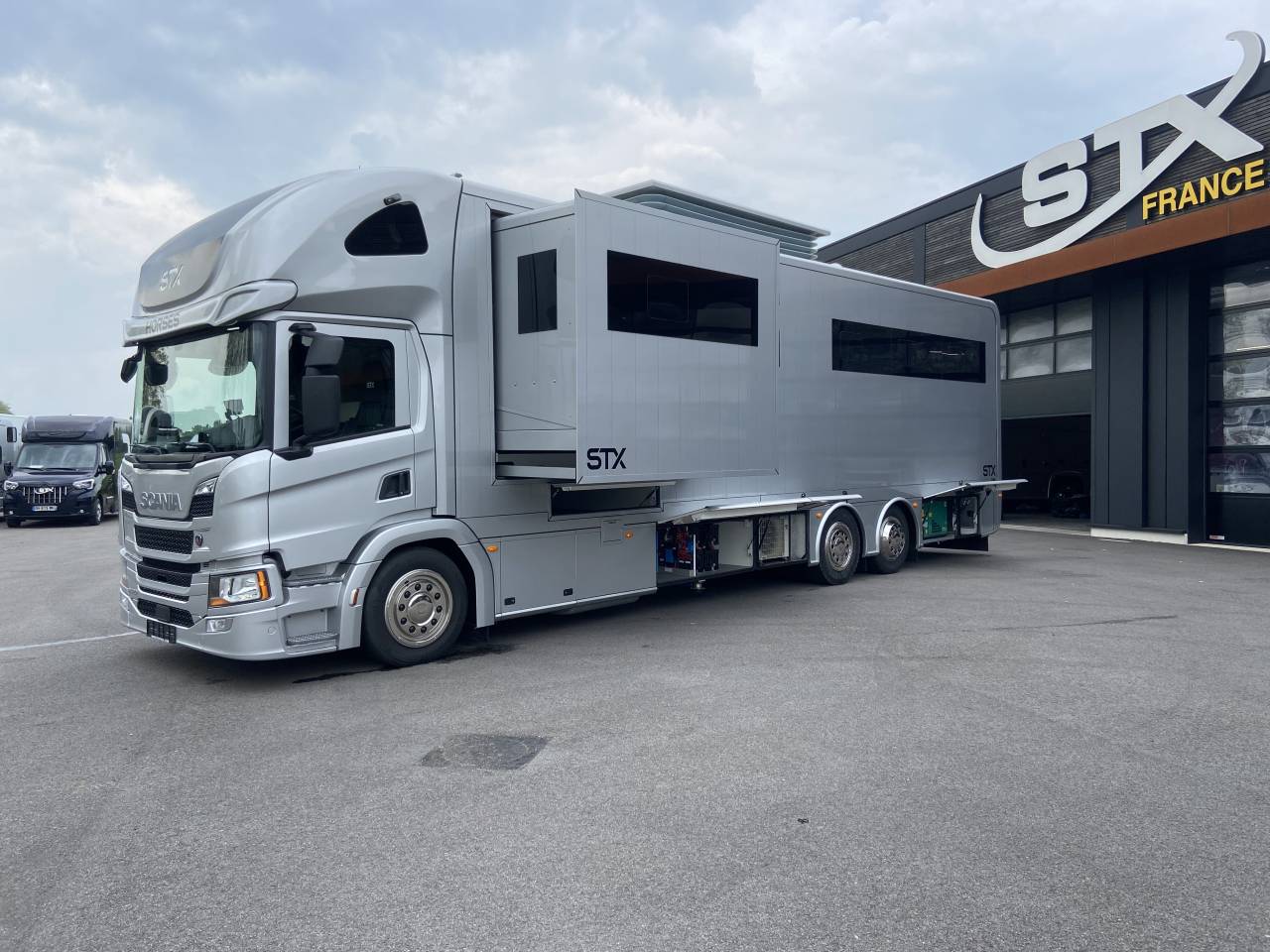 Zware paardenvrachtwagen (groot rijbewijs) STX  2025 Nieuw