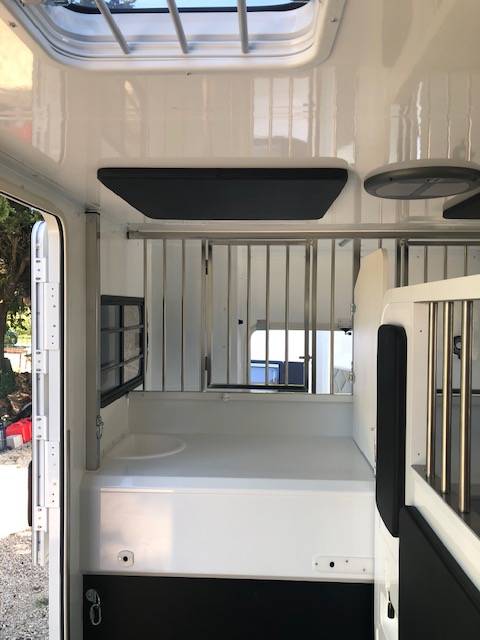 Kleine paardenvrachtwagen (B rijbewijs) Trans Box New svelto 5  2024 Nieuw