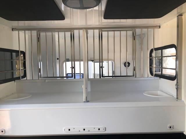 Kleine paardenvrachtwagen (B rijbewijs) Trans Box New svelto 5  2024 Nieuw