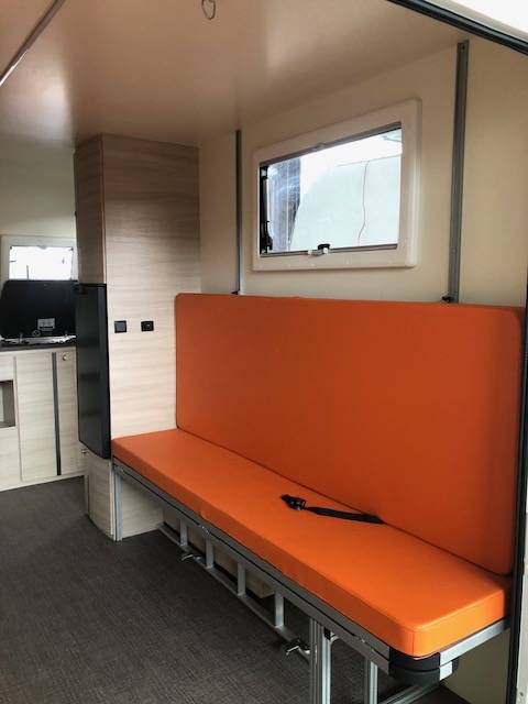 Kleine paardenvrachtwagen (B rijbewijs) Trans Box sporting 4 2023 Nieuw