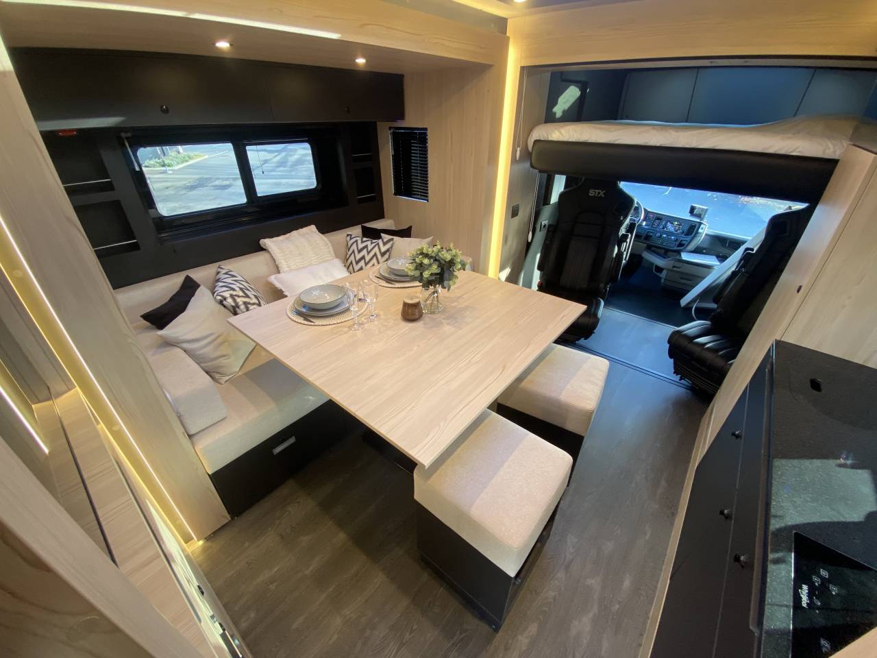 Zware paardenvrachtwagen (groot rijbewijs) STX  2025 Nieuw