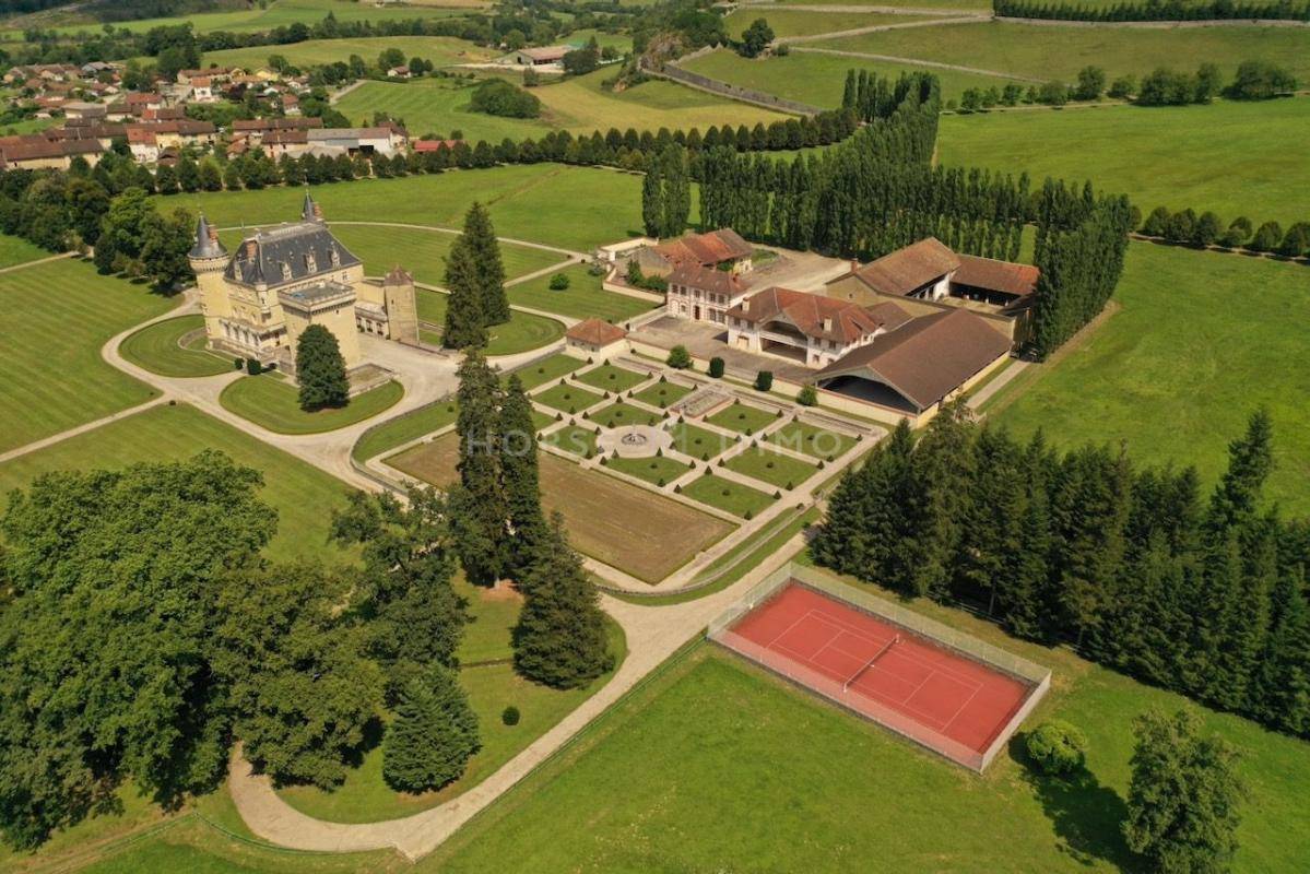 Mooi hippisch vastgoed Koop Jura