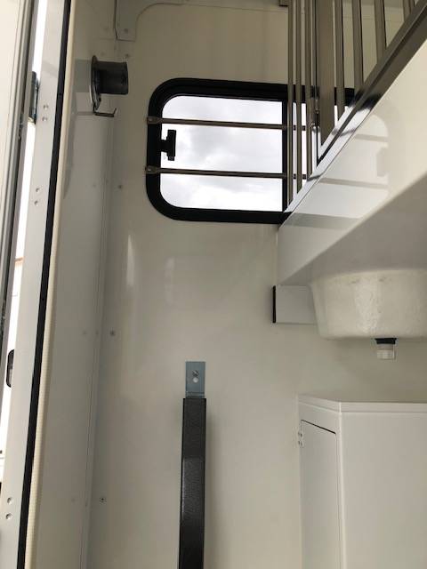 Kleine paardenvrachtwagen (B rijbewijs) Trans Box New Svelto4 R  2024 Nieuw