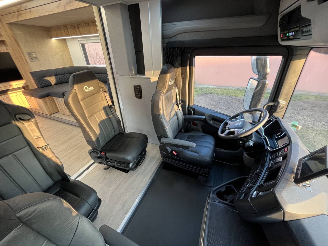 Zware paardenvrachtwagen (groot rijbewijs) Scania SCANIA 0 Nieuw