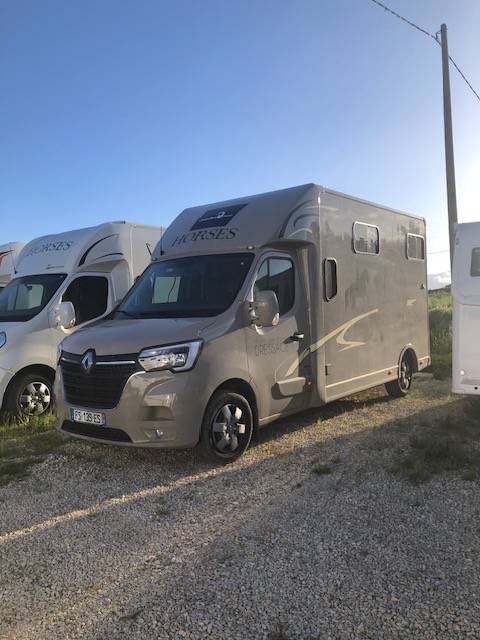 Kleine paardenvrachtwagen (B rijbewijs) Trans Box Svelto 4 2020 Tweedehands