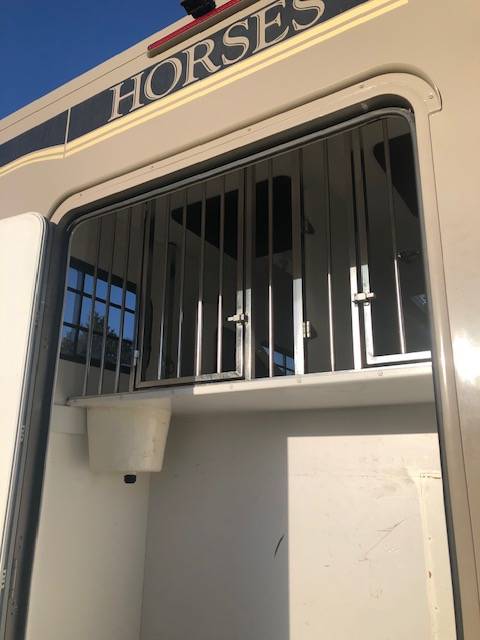 Kleine paardenvrachtwagen (B rijbewijs) Trans Box Svelto 4 2020 Tweedehands