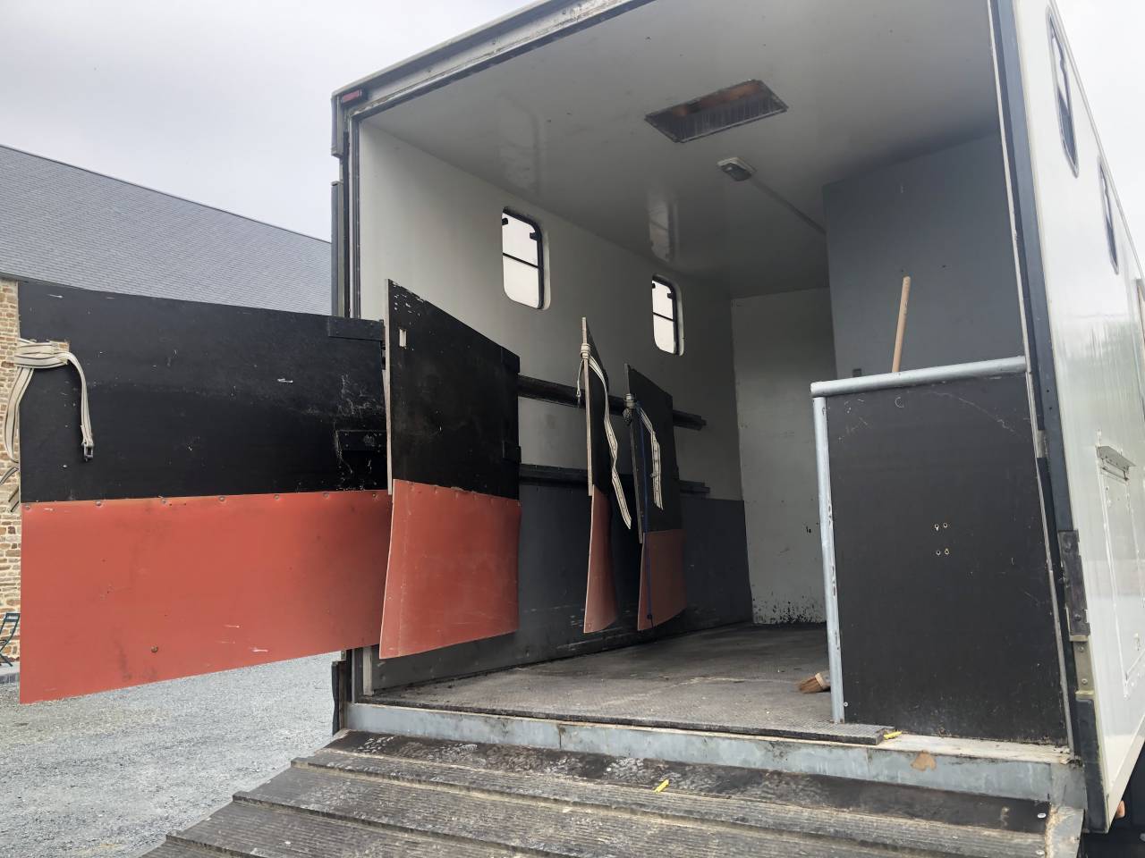 Zware paardenvrachtwagen (groot rijbewijs) Renault MIDLUM 240 DXI - 16 tonnes 2008 Tweedehands