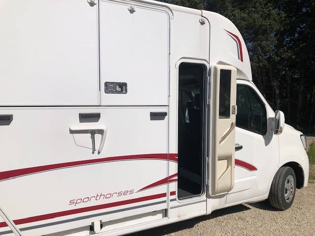 Kleine paardenvrachtwagen (B rijbewijs) Trans Box NEW SVELTO 4 R 2024 Nieuw