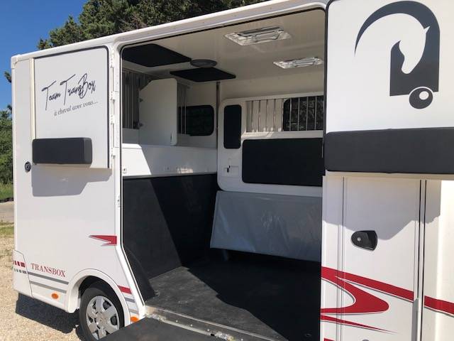 Kleine paardenvrachtwagen (B rijbewijs) Trans Box NEW SVELTO 4 R 2024 Nieuw