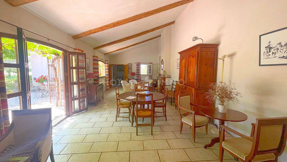 Mooi hippisch vastgoed Koop Gard