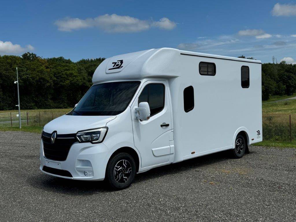 Kleine paardenvrachtwagen (B rijbewijs) TBST RENAULT MASTER 2024 Nieuw