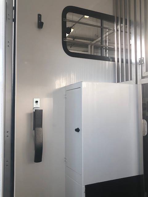 Kleine paardenvrachtwagen (B rijbewijs) Trans Box New Svelto 3 2024 Tweedehands