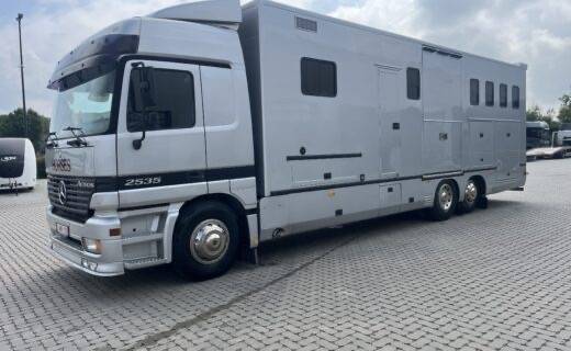Zware paardenvrachtwagen (groot rijbewijs) Mercedes actros 2000 Tweedehands