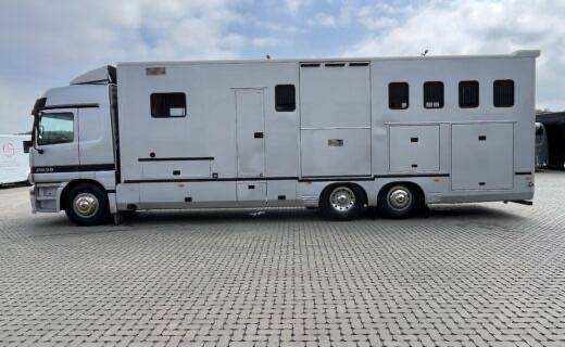 Zware paardenvrachtwagen (groot rijbewijs) Mercedes actros 2000 Tweedehands