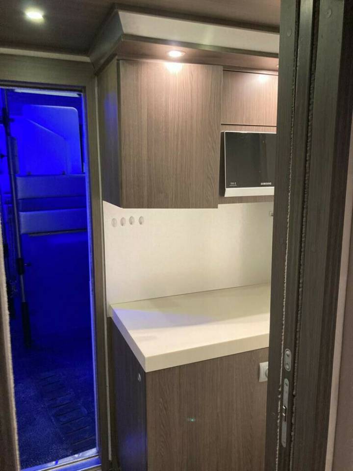 Zware paardenvrachtwagen (groot rijbewijs) Iveco IVECO 0 Tweedehands