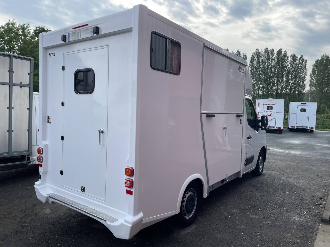 Kleine paardenvrachtwagen (B rijbewijs) AP Petit Renault MASTER L2 2020 Tweedehands